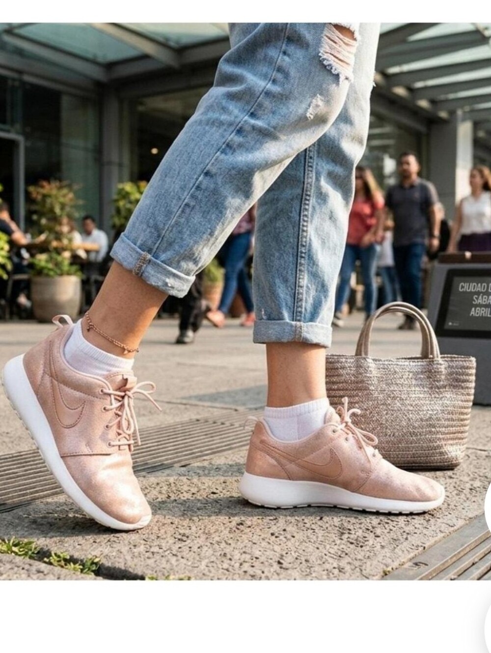 Nike Women’s Roshe Run Glitter Sneakers - Light Pink